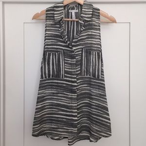 Leith NWOT sleeveless button up blouse